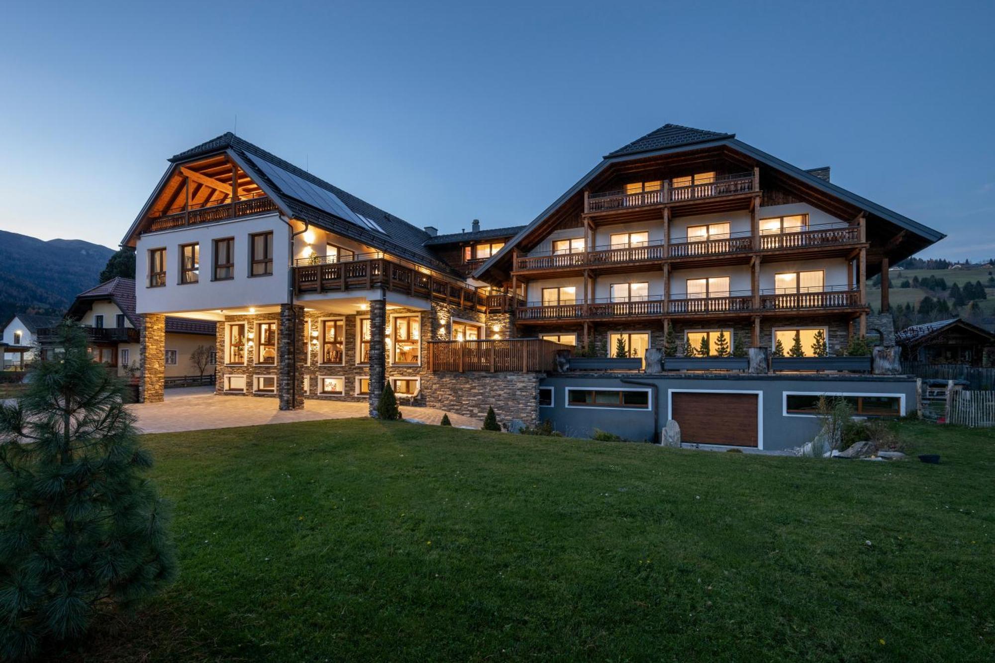 Hotel Haus Lungau Mauterndorf  Exteriör bild